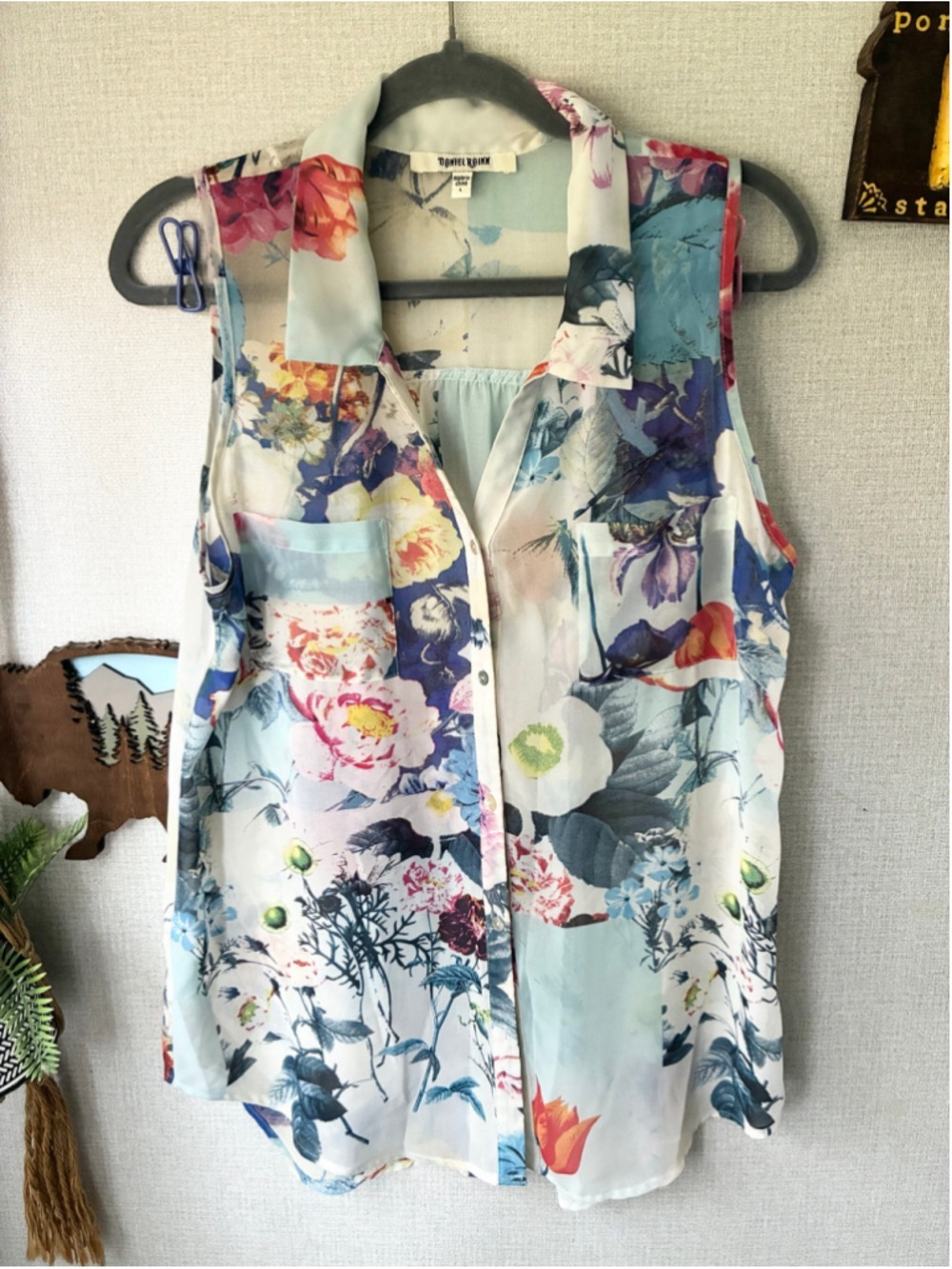 DANIEL RAINN Blouse White Blue Floral Sleeveless Large